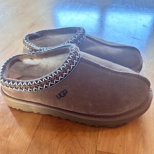 UGG Tasman